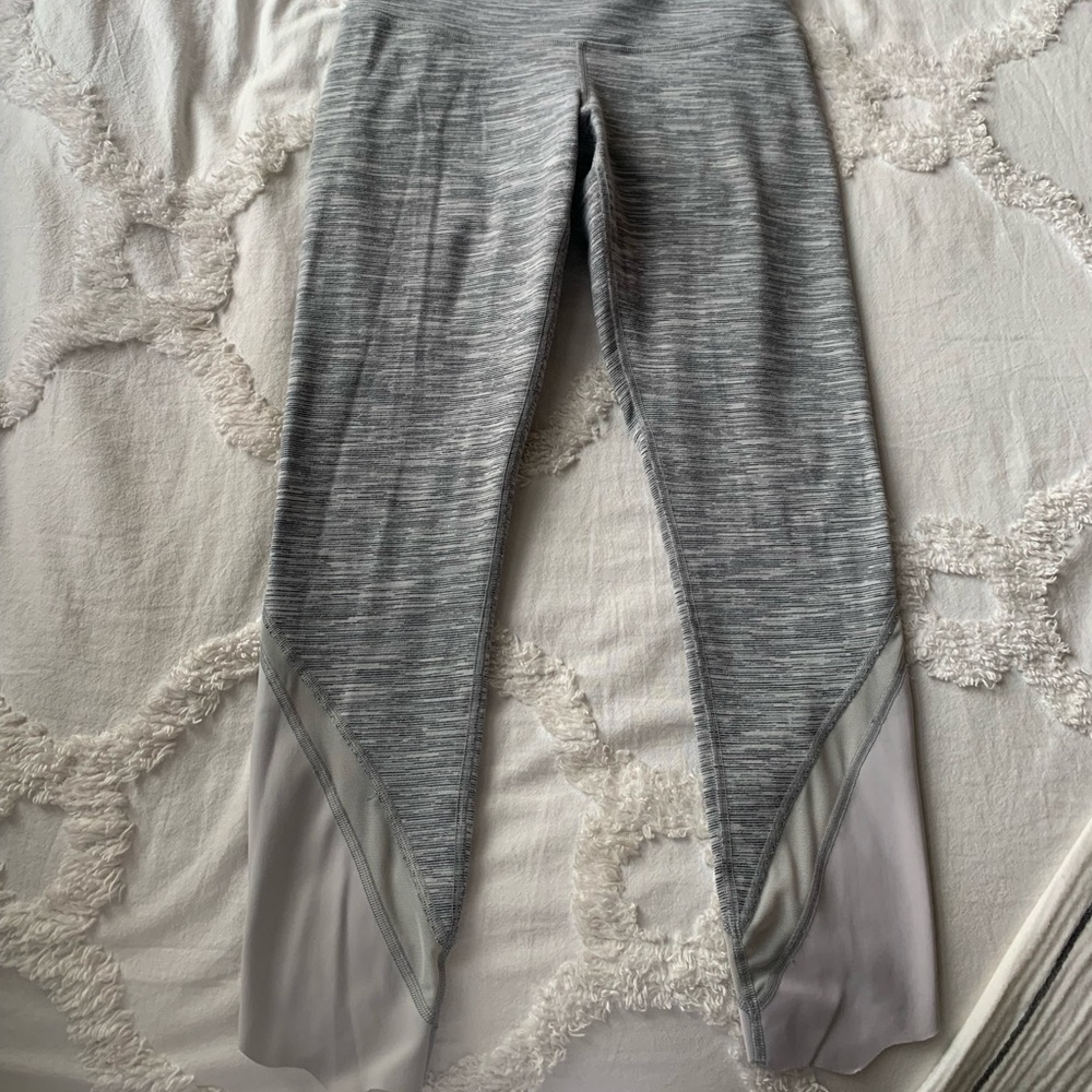 Lululemon Grey Wunder Under Scalloped Hem Leggings